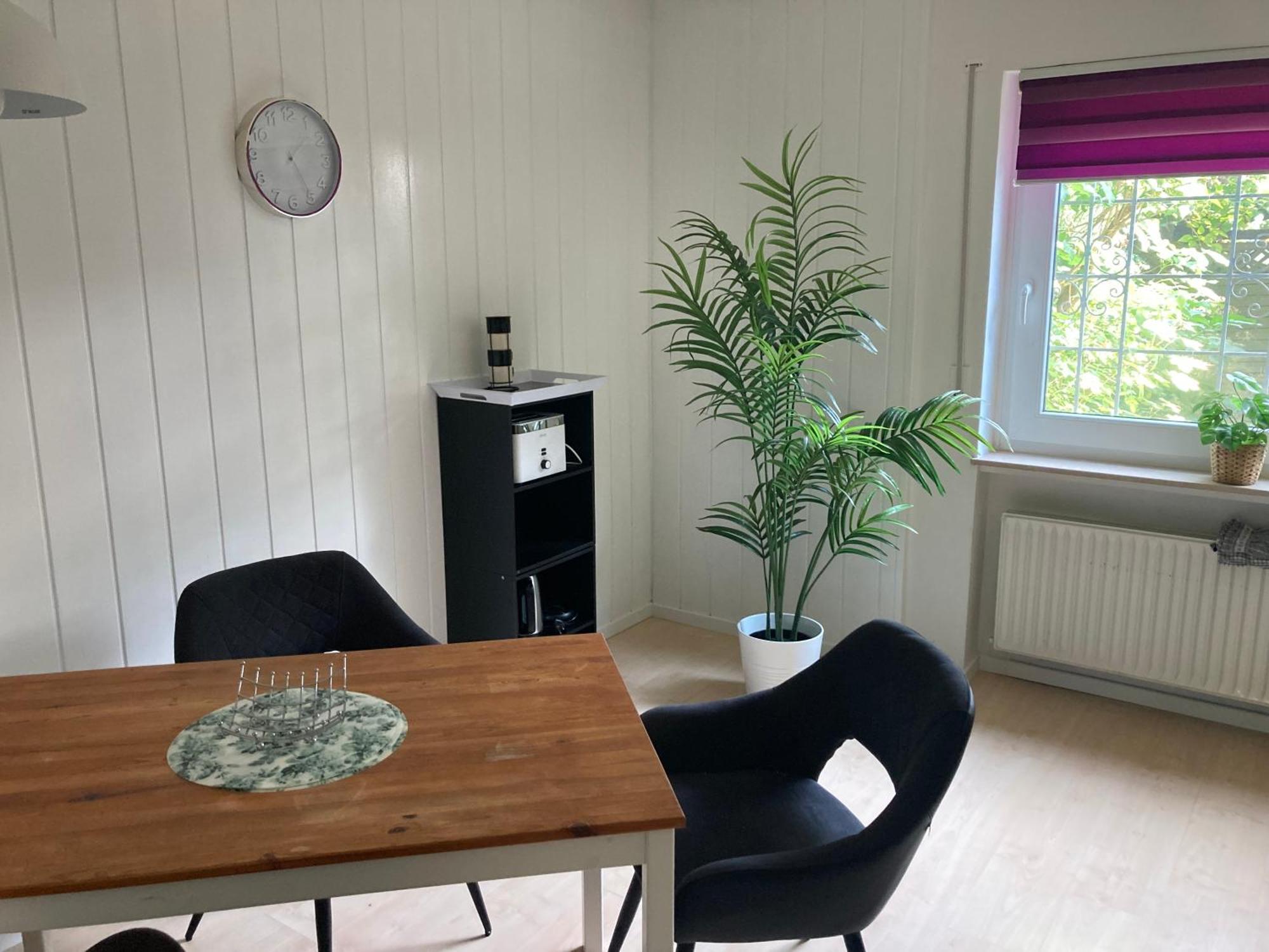 Apartamento Amselweg Am Waldrand Gelegen Netflix Eigener Carport Uvm Taunusstein Exterior foto