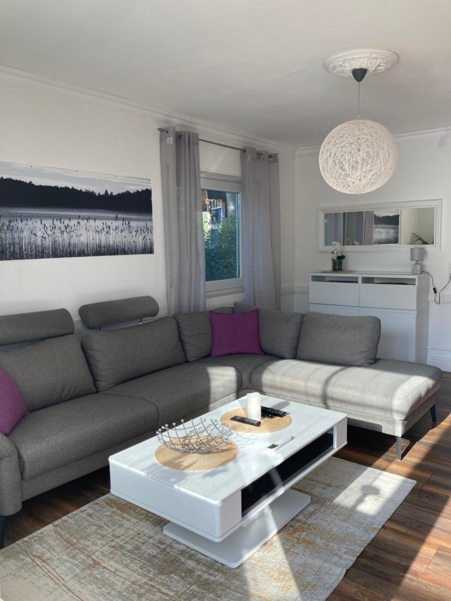 Apartamento Amselweg Am Waldrand Gelegen Netflix Eigener Carport Uvm Taunusstein Exterior foto