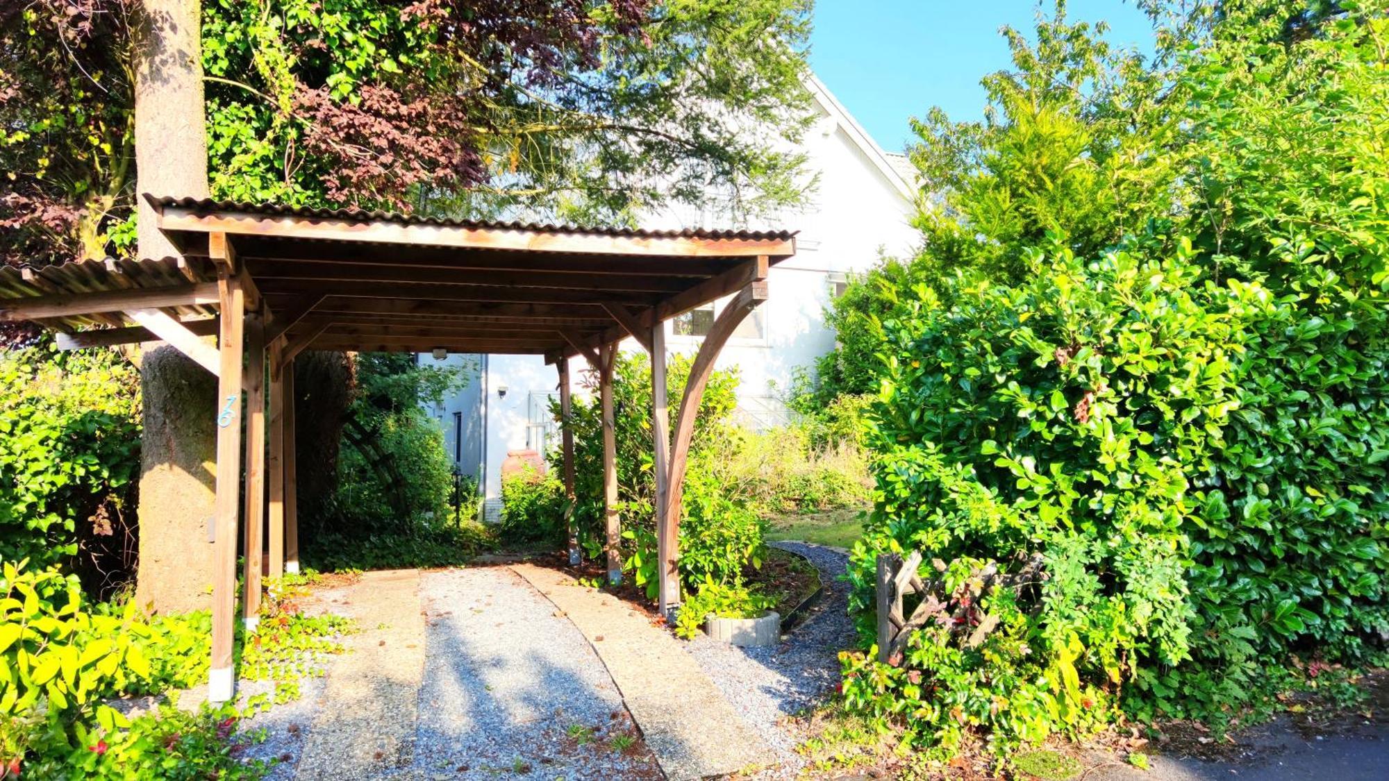 Apartamento Amselweg Am Waldrand Gelegen Netflix Eigener Carport Uvm Taunusstein Exterior foto
